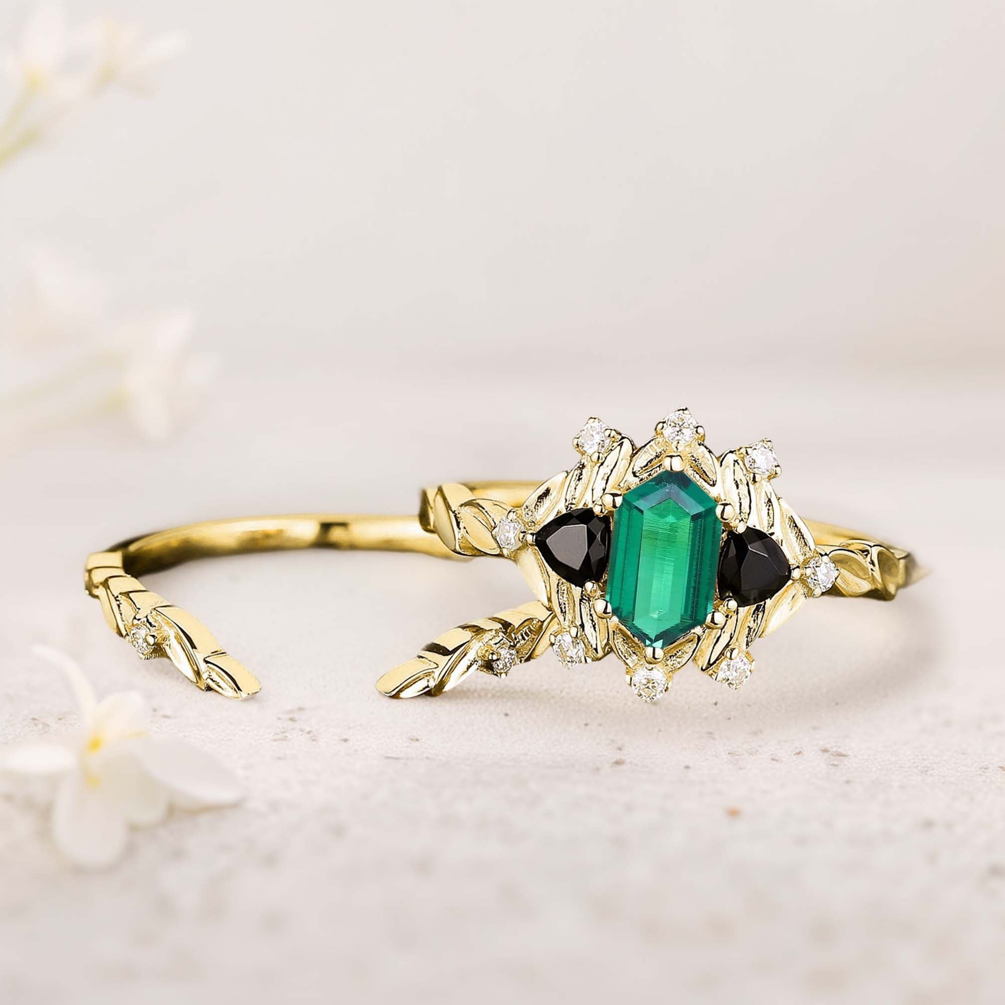 Unique floral 18K Yellow Gold engagement rings Gold Claddagh Wedding Band For Men