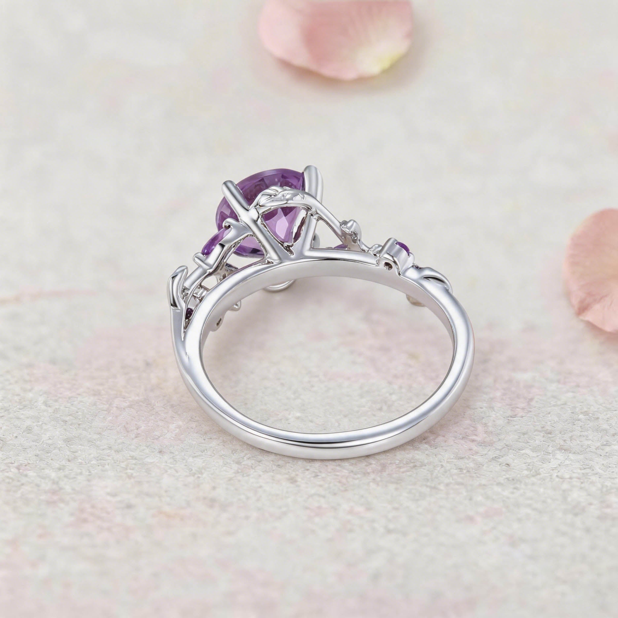 Vintage Nature-Inspired Round Amethyst 14K Yellow Gold Engagement Ring