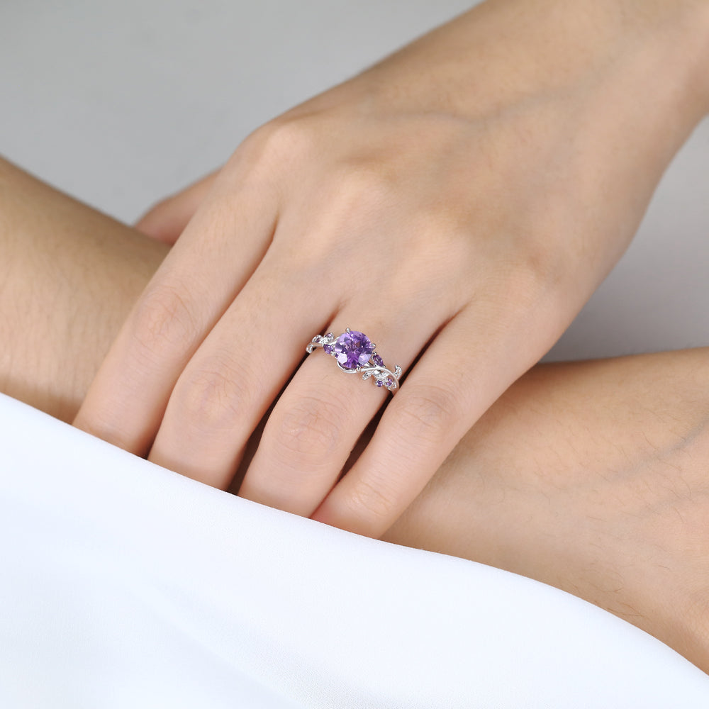 Vintage Nature-Inspired Round Amethyst 14K Yellow Gold Engagement Ring