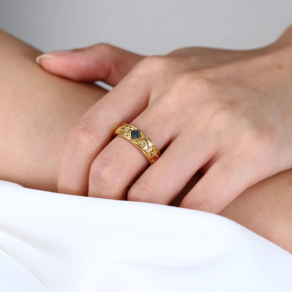 Vintage Floral Relief Princess Cut Moss Agate 14K Yellow Gold Wedding Band
