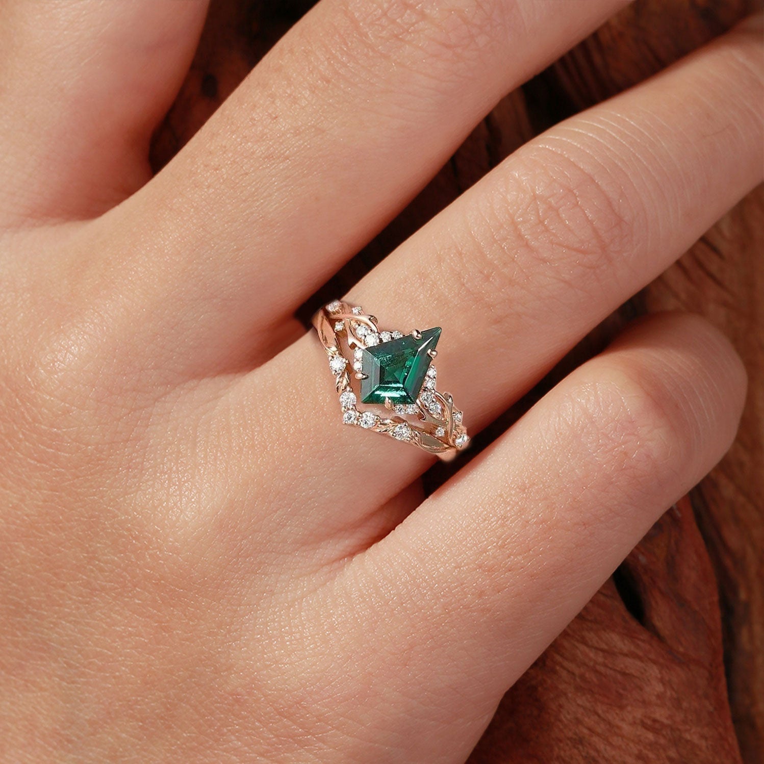Unique Twig Kite Lab Emerald and Moissanite Bridal 18K Yellow Gold Ring Set